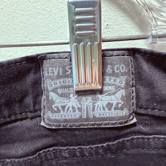 Levi Jeans Classic Straight Mid Rise Women's Size 16 Black Stretch - Picture 2 of 5